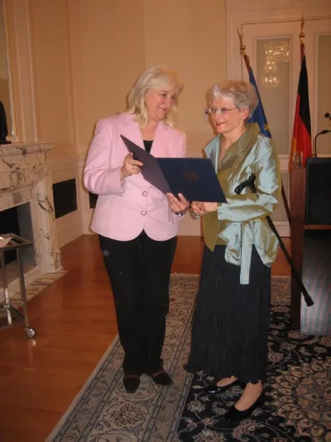 Barbara Leyendecker erhält die Verdienstmedaille des Verdienstordens der Bundesrepublik Deutschland, April 2012